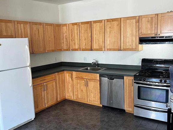 2nd image of 522 E Nine Mile Rd #526