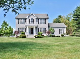 5 Checkerberry Ln, Londonderry, NH 03053