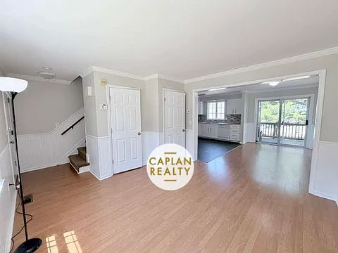22 Chamberlain St #A — Photo 4