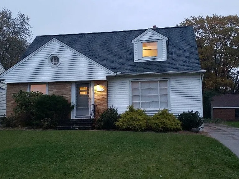 2059 S Green Rd — Photo 3