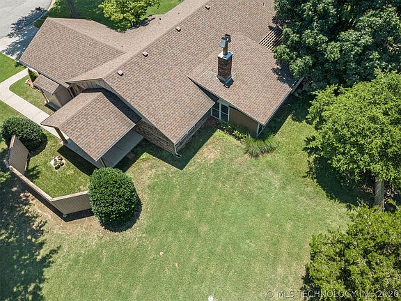 3rd image of 8404 Millwood Cres