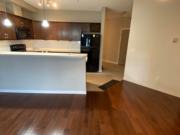 4th image of 1 Crystal Green Ln #126