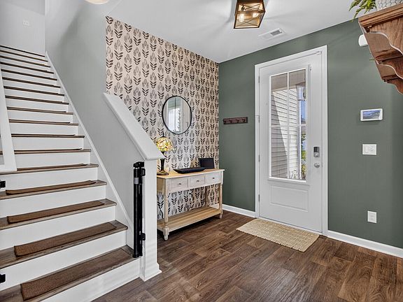 5th image of 384 Bering Ln