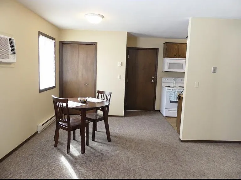 603 S Center St #4 — Photo 3