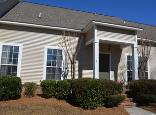 4 Gardenview Ln, Hattiesburg, MS 39402