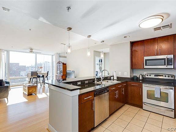 5th image of 210 Rocketts Way #312