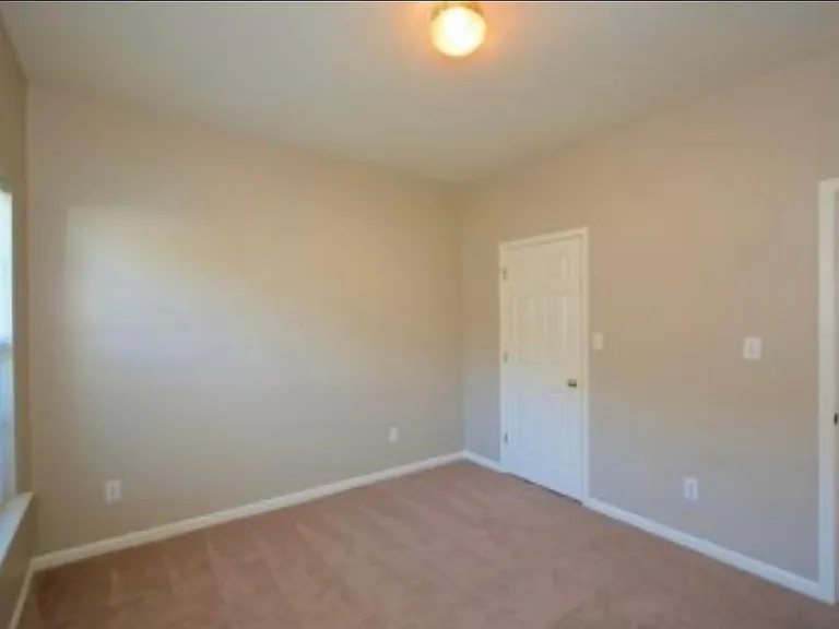 209 Lenox Ln — Photo 27