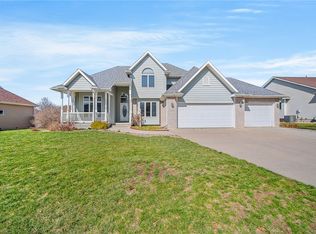 5974 Robin Rd, Pleasant Hill, IA 50327