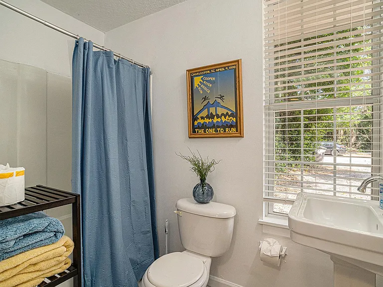 Bathroom with shower/tub combo