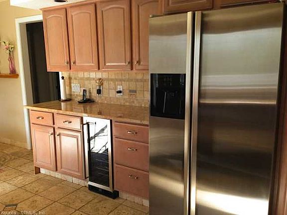 4th image of 155 Country Side Dr