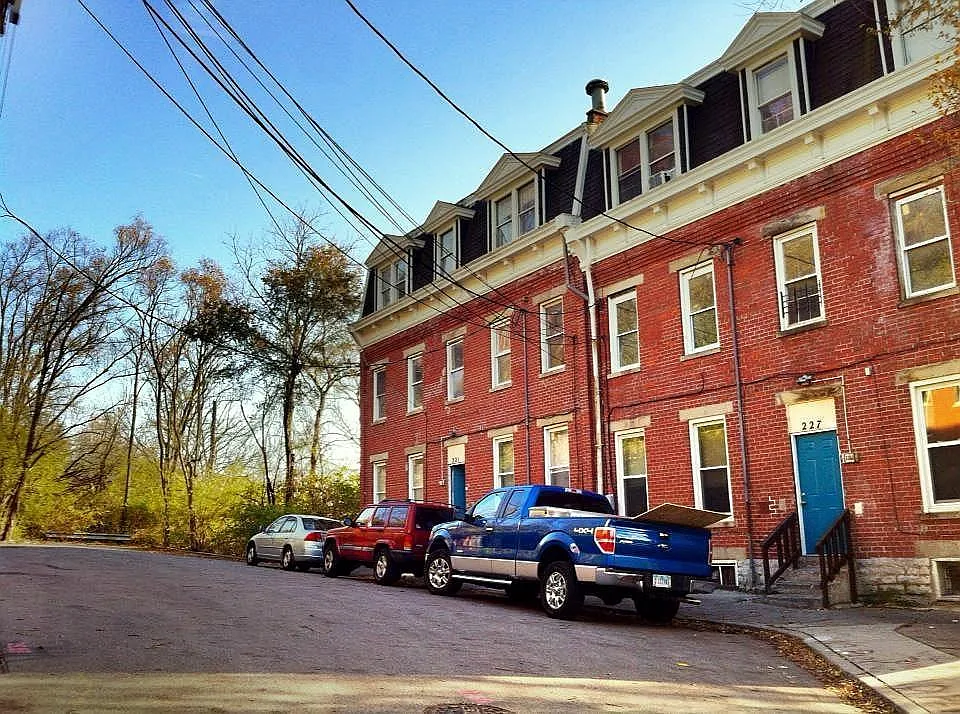 2 bed, 1.5 bath, 1221 sqft, $1,390 — Photo 2