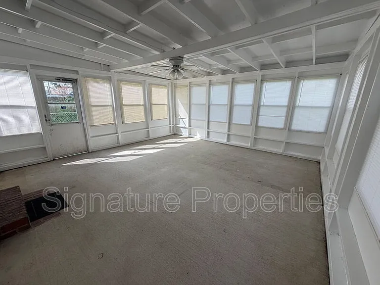 515 E Read St — Photo 17