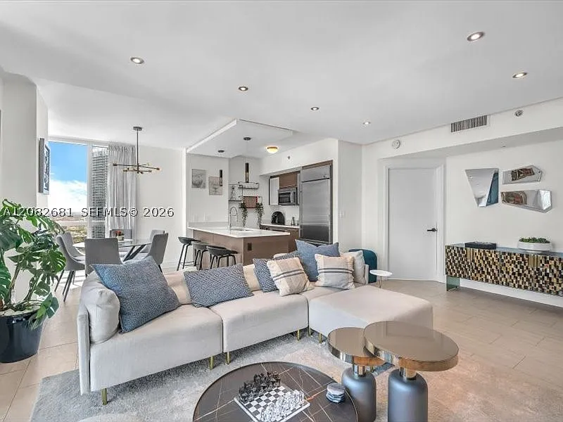2 bed, 2.0 bath, 1123 sqft, $5,900 — Photo 2