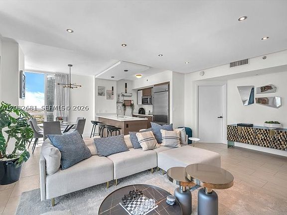 2nd image of 55 SE 6th Ave 2902