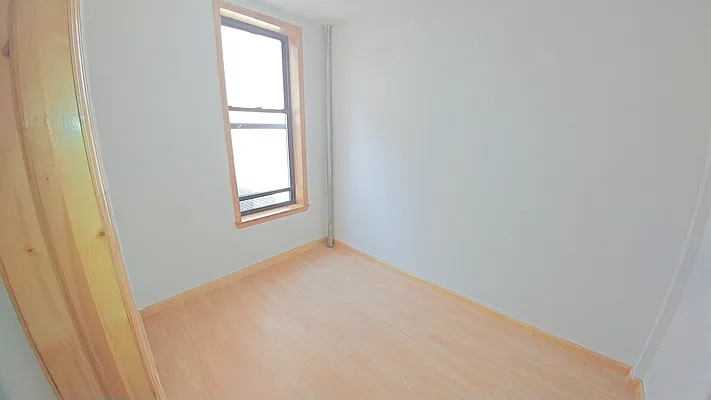 Rented by Downtown Mgt & Realty LLC | media 6