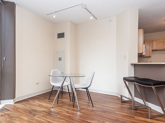 5th image of 222 N Columbus Dr APT 1110