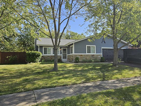 2nd image of 3S137 Lakeview Dr