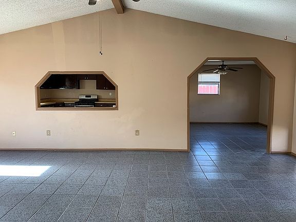 5th image of 303 Ellis Dr