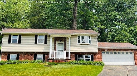2nd image of 3 Woodbury Cir