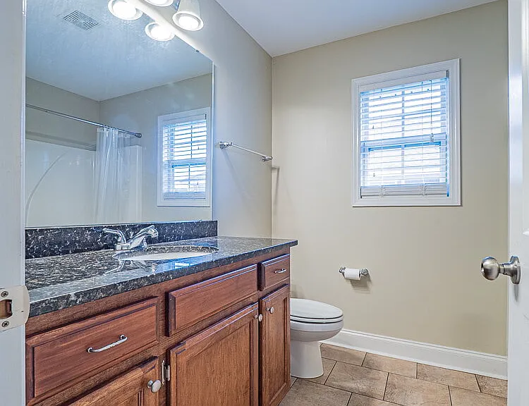 2740 Foxcroft Cir — Photo 37