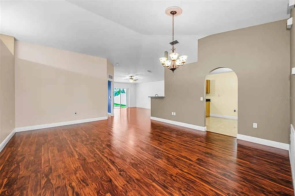 3 bed, 2.0 bath, 1612 sqft, $2,460 — Photo 3