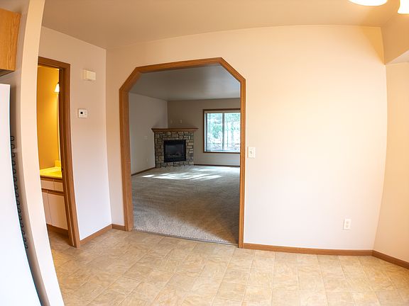 4th image of 3913 Sterling Dr