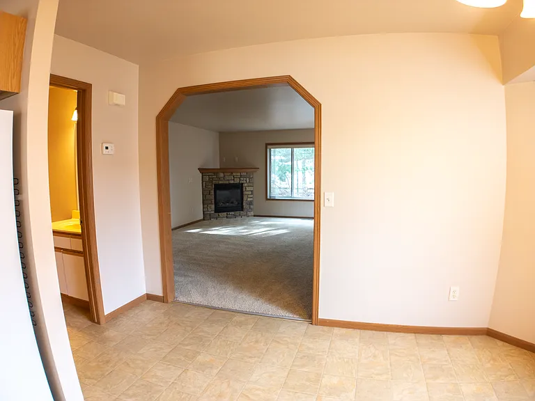 3913 Sterling Dr — Photo 4