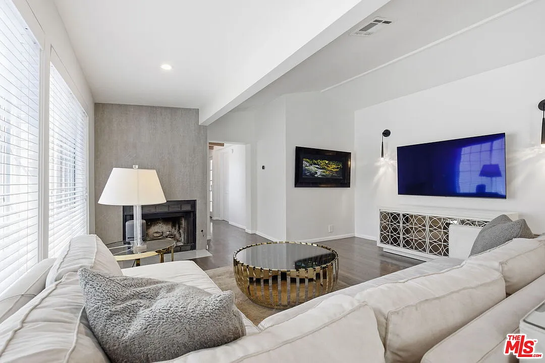 3 bed, 2.5 bath, 1626 sqft, $7,500 — Photo 1