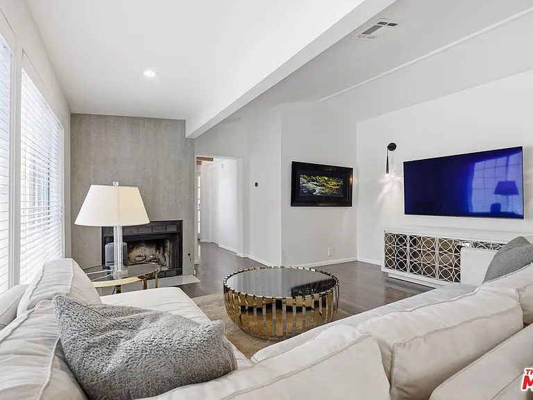 9820 Yoakum Dr — Photo 1