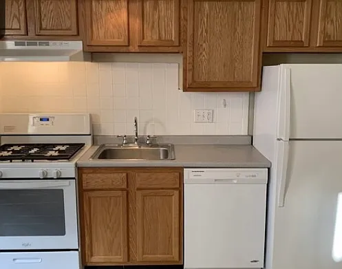 82 Robbins St #5