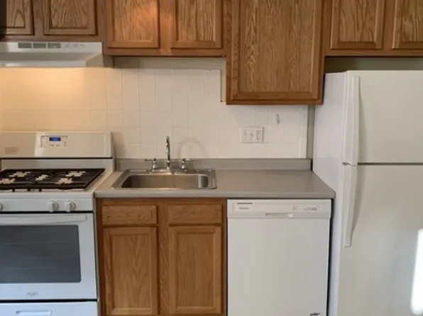 82 Robbins St #5, Waltham, MA 02453