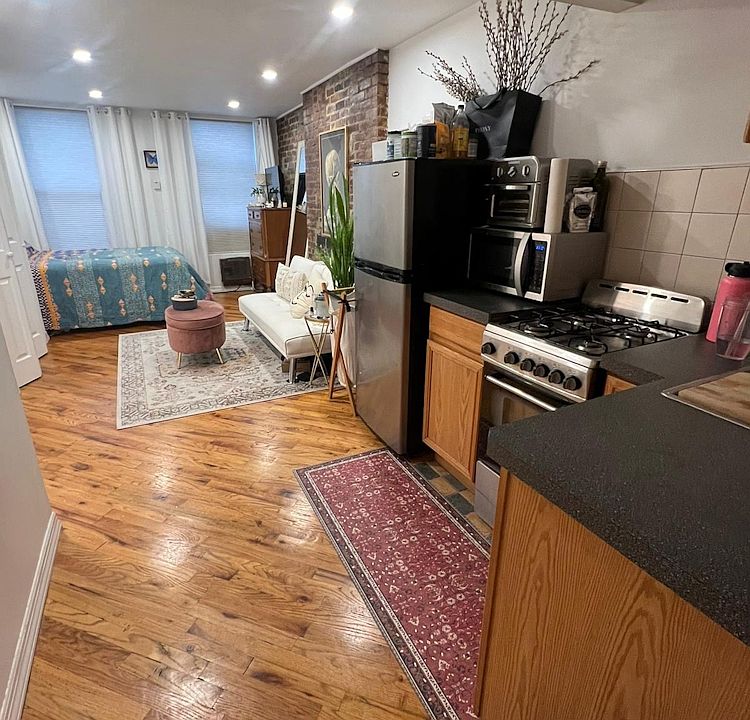 1st image of 120 Orchard St APT 6