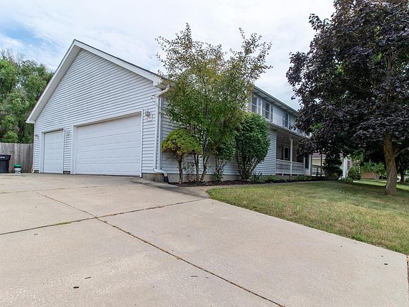 3rd image of 54862 Luan Dr