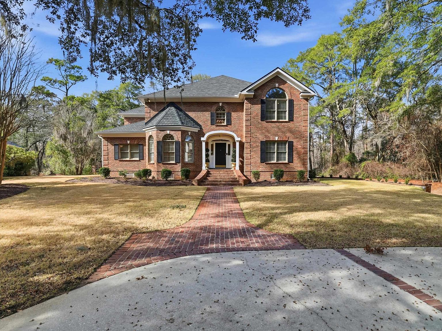 4504 Riverside Ln.