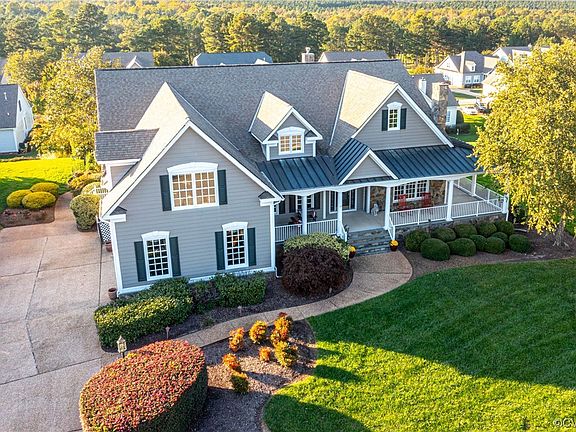 3rd image of 824 Dogwood Dell Ln