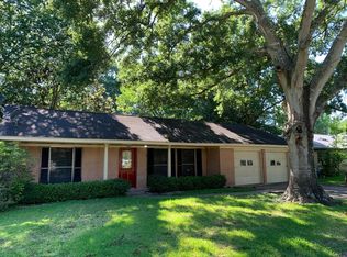 1405 Lawn Dr, Angleton, TX 77515