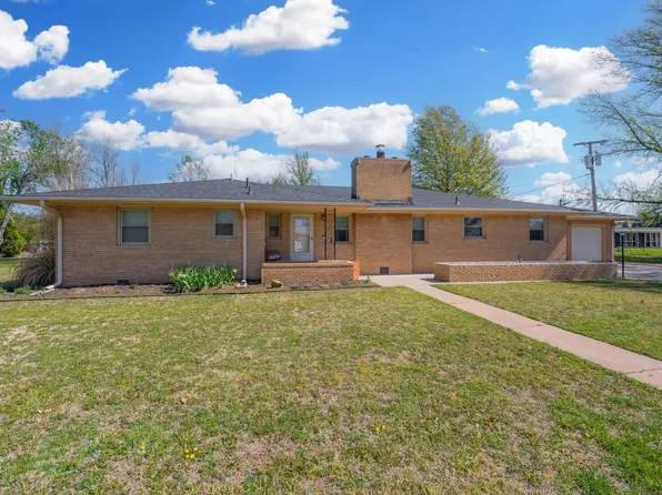 405 Circle Dr, Wellington, KS 67152