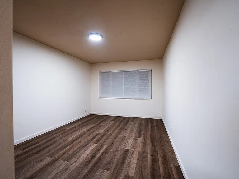 Bellevue Towers Apartments — Photo 7