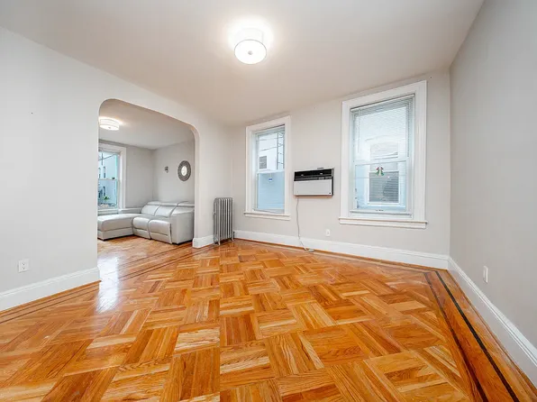 23-42 Crescent Street image 3 of 13