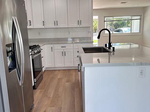 3rd image of 6445 Gilson Ave