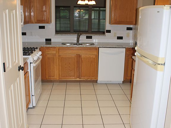 Kitchen and pass-thru