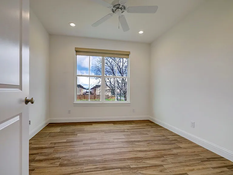 2133 Naomi St #B — Photo 9
