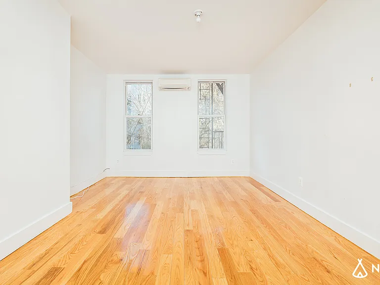 33 Montrose Ave #2R — Photo 7