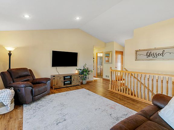 5th image of 2458 Timberwood Ln NE