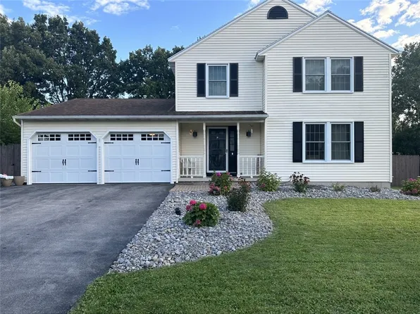 7234 Kendall Dr E, East Syracuse, NY 13057
