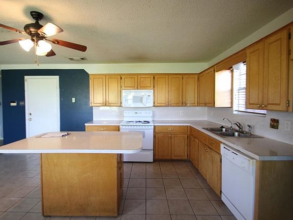 4th image of 3411 Windfield Dr