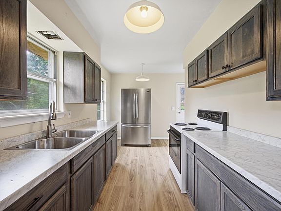 5th image of 501 Highview Cir