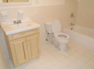 2802 31st St, Astoria, NY 11102