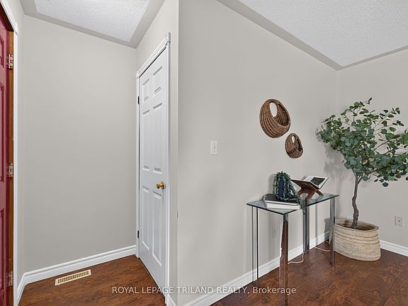 5th image of 7 Fanjoy Dr
