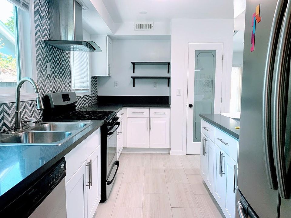 1st image of 5701 Vanalden Ave